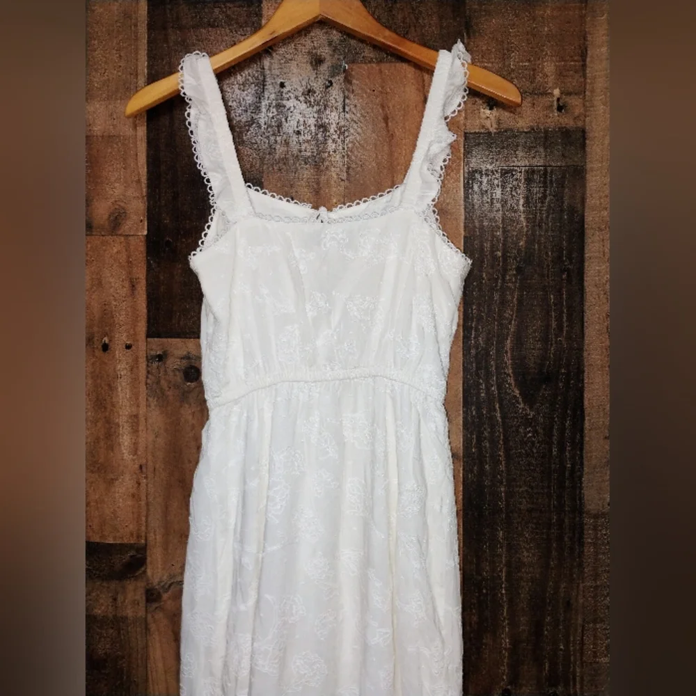 Cupcakes And Cashmere Revolve Avalon Dress Size XS embroidered Floral Midi - Picture 9 of 11